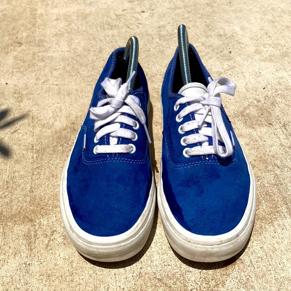 Vans - Picture 1 of 4